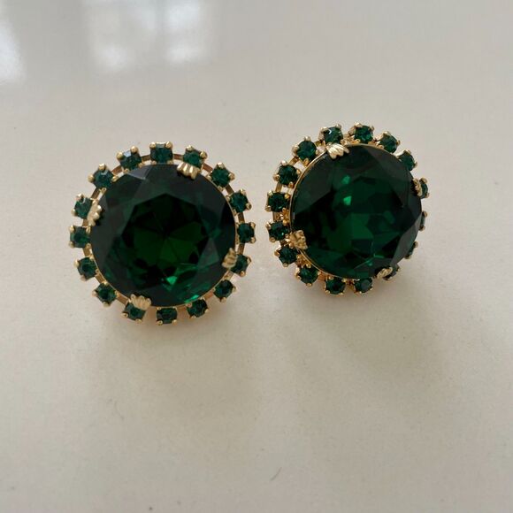 Vintage Emerald Clip On Earrings - Picture 3 of 9